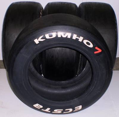 Závodní pneu Formule 3 Kumho Ecsta